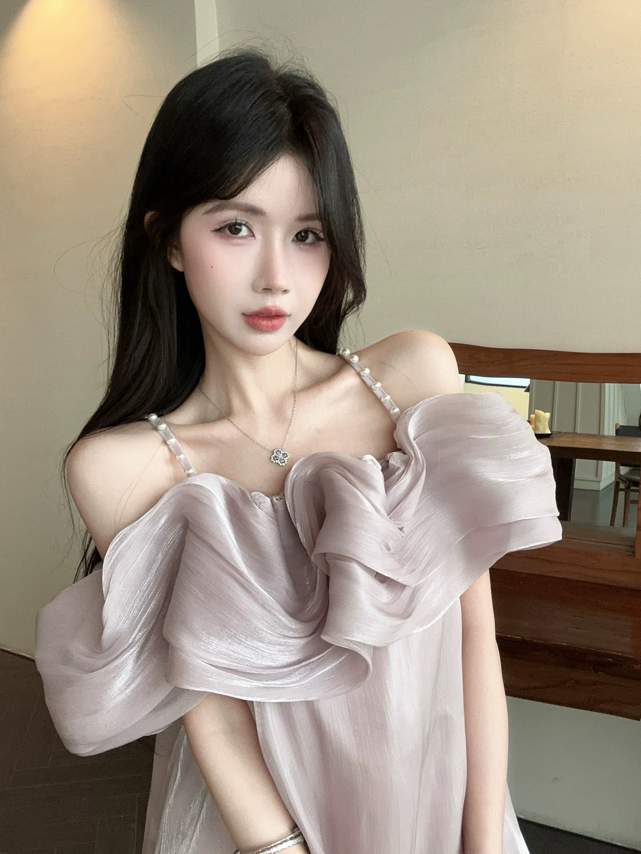 Queen behaviour top CTO977 images